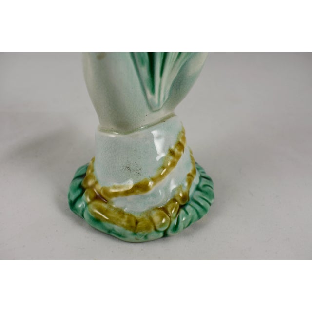 English Majolica Glazed Hand Holding Cattails Vase For Sale In Philadelphia - Image 6 of 11