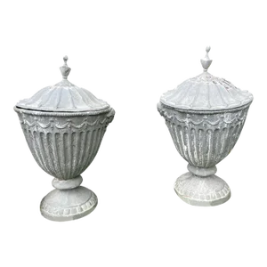 19th Century English Classical Lead Garden Urns With Covers Grey - A Pair