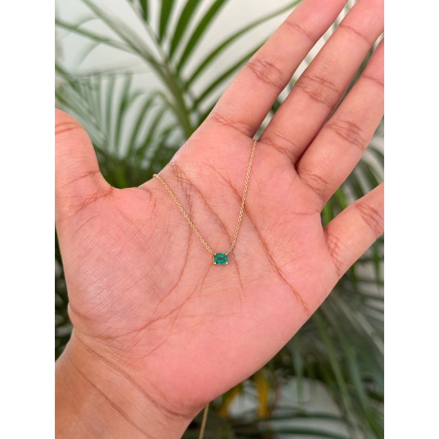 Mid-Century Modern Minimalist Natural Zambian Emerald Solitaire Pendant Necklace in 14k Yellow Gold For Sale - Image 3 of 13