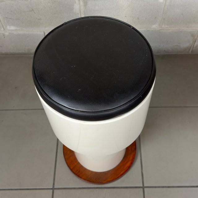 Wood Modern Stools in White Lacquered Wood, 1960s, Set of 2 For Sale - Image 7 of 13