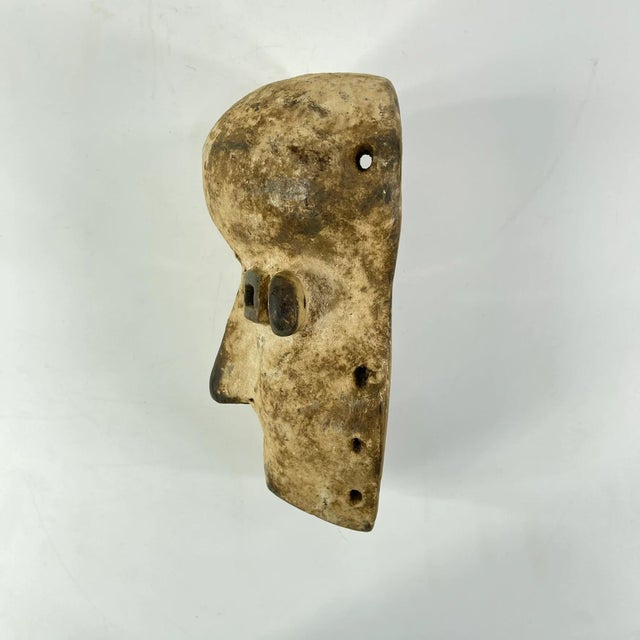 This mask comes from the Nyanga (Banianga/Banyanga/Kinyanga) people of the Kivu region in the Democratic Republic of...