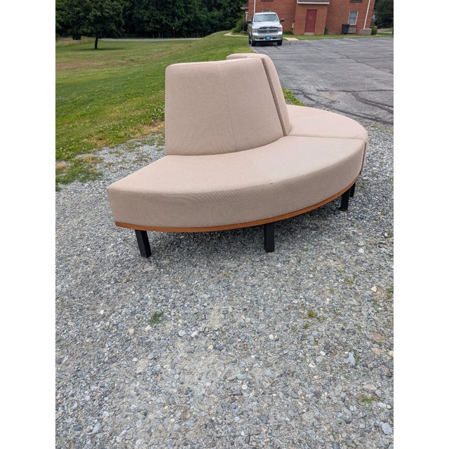 Pair of Jasper Group Curved Serpentine Modular Benches – Mid-Century Modern Inspired Corporate Lounge Loveseats in Two-Tone Tweed Upholstery For Sale - Image 4 of 14