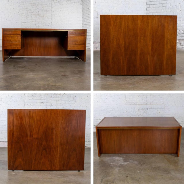 Mid to Late 20th Century MCM to Modern Walnut Executive Desk by Commonwealth Contract Furnishings For Sale - Image 12 of 18