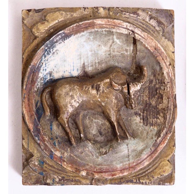 H. 24-26 w. 22-23 d. 8 cm h. 9.4-10.2 w. 8.6-9 d. 3.1 in