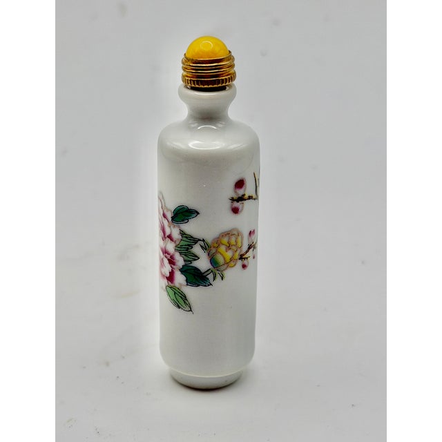 Painted Porcelain Tubular Shape Snuff Bottle For Sale In Chicago - Image 6 of 12