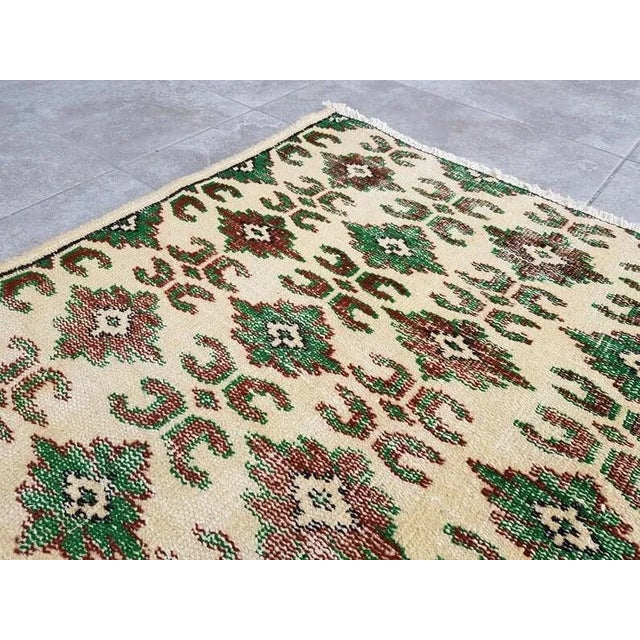 1960s 1960s Green and Bige Oushak Area Carpet For Sale - Image 5 of 10