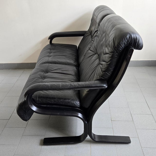 Vintage Scandinavian Two-Seater Sofa in Black Leather and Curved Wood, 1970s For Sale - Image 3 of 18
