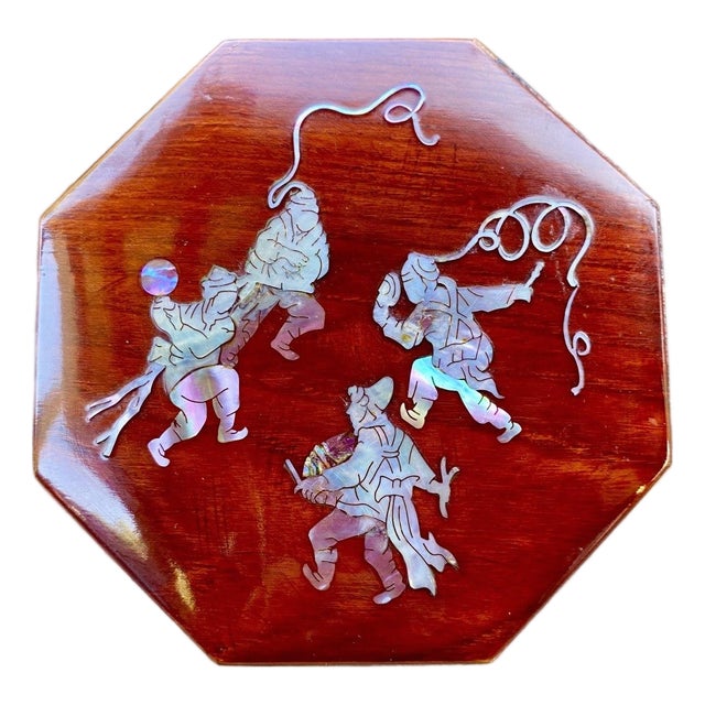 Vintage Korean Octagonal Red Lacquer Jewelry Box With Mother-of-Pearl Figural Inlay For Sale