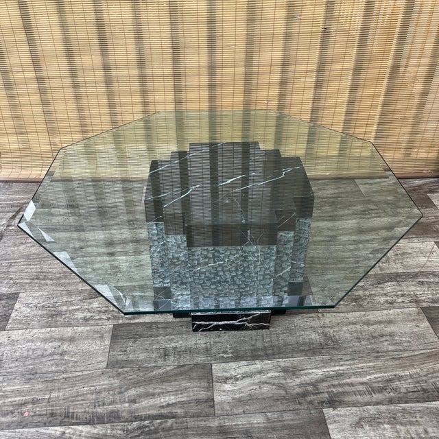 Postmodern Black Marble Base Octagonal Coffee Table. Circa 1980s. For Sale In Miami - Image 6 of 18