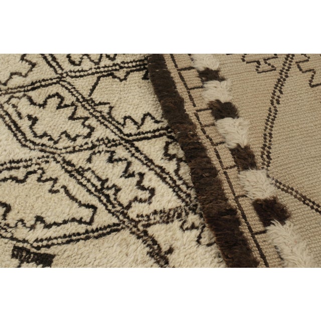 Cream Vintage Moroccan Rug, Cream and Brown Diamond Geometric Patterns - Rug & Kilim For Sale - Image 8 of 8
