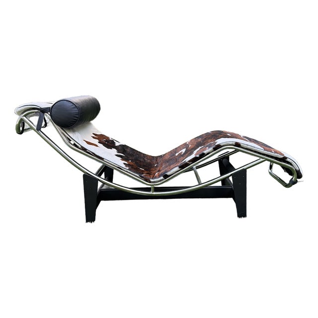 Vintage, Great Condition! Le Corbusier Attributed Cow Hide Chaise: Lc4 For Sale