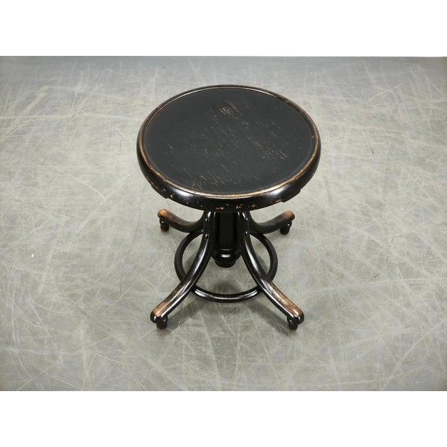 Adjustable Bentwood Piano Stool in the style of Thonet, Czechoslovakia, 1930s For Sale - Image 3 of 10