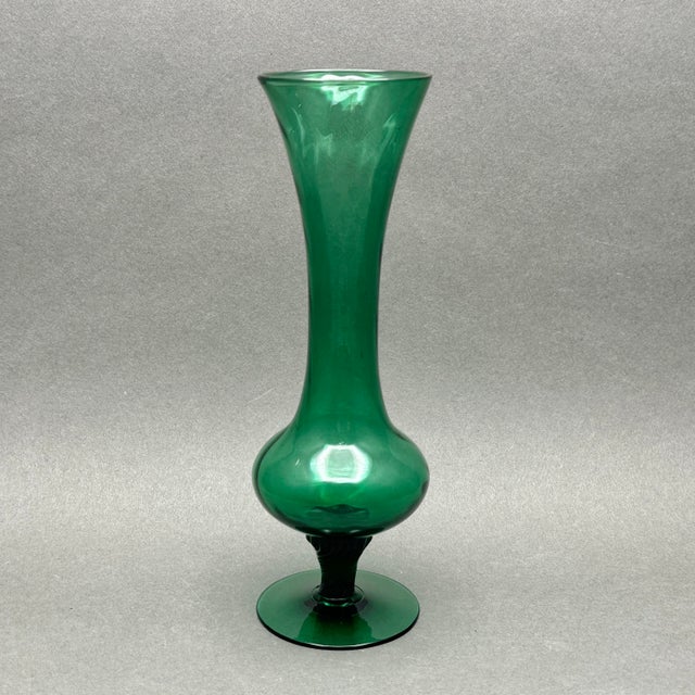 Vintage Italian Empoli Emerald Green Art Glass Bud Vase With Twisted Stem For Sale - Image 4 of 8