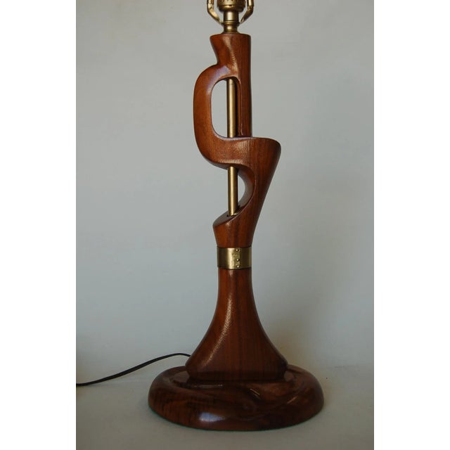 Free-Form Abstract Carved Mahogany Table Lamp W/ Brass Accents by Jascha Heifetz For Sale - Image 9 of 9