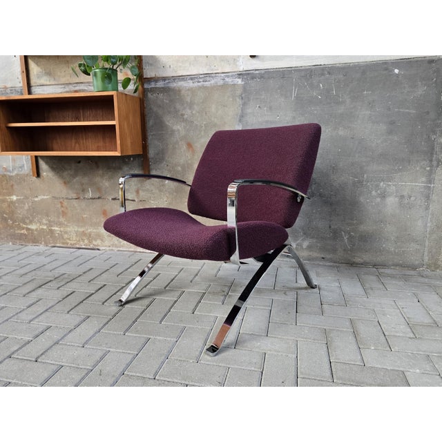 This fantastic piece of Dutch Design is made by the well-renowned Artifort company in The Netherlands during the 1990's....
