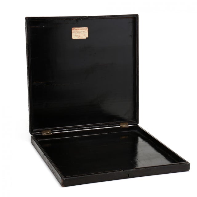 Chinese 19th Century Large Chinese Lacquer Box For Sale - Image 3 of 9