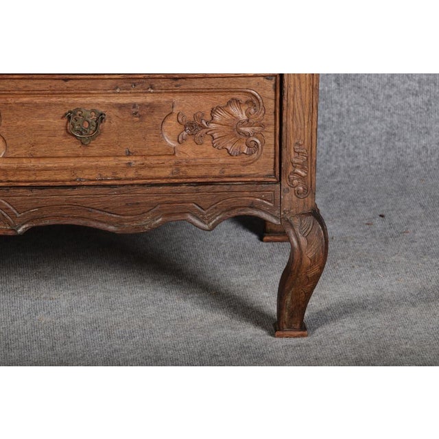Baroque Showcase in Oak with Rocilla Carvings, 1760s For Sale - Image 6 of 18
