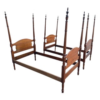 Pair of 19th Century Antique Solid Cherry Wood Four Poster Twin Beds - English Traditional Style For Sale