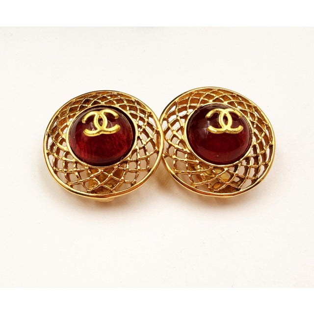 Chanel 1990s Chanel Vintage Gold Plated CC Weave Round Large Clip on Earrings, A Pair For Sale - Image 4 of 5