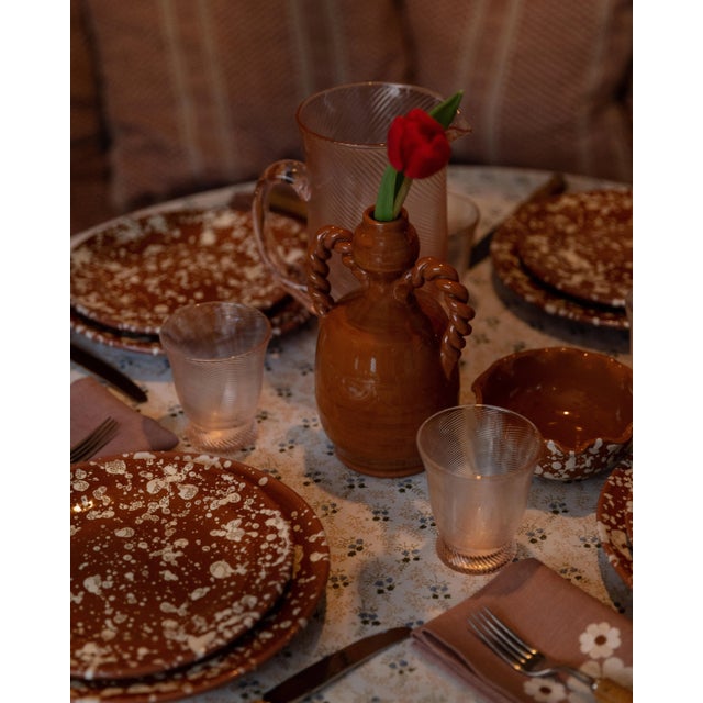 Sometimes, there’s nothing more romantic than a single flower… Enter the Jeanne vase, a unique Sharland England design...