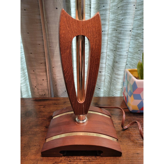 Mid-Century Modern Wood & Brass Desk/Piano Lamp For Sale - Image 4 of 12