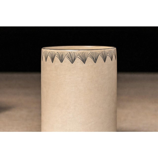 Ceramic Painted Flower Vase , Mud & Ink, Taller Maya, 2024 For Sale - Image 7 of 8