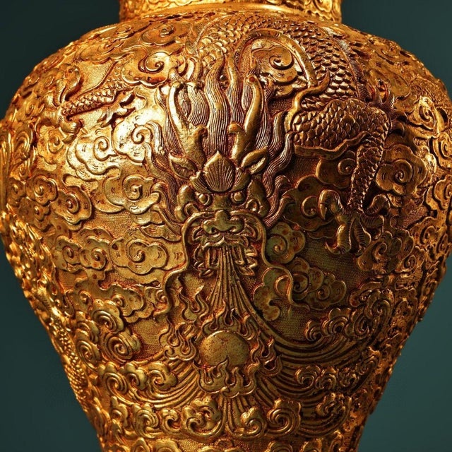 Metal Early 20th Century Magnificent Chinese Gilt Bronze High-Relief "Nine Dragons" Covered Jar With "Qianlong" Mark For Sale - Image 7 of 10