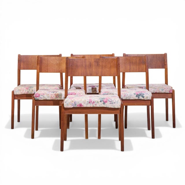 Jens Risom Mid Century Walnut Dining Chairs - Set of 6 Each chair measures: 19.5 wide x 19 deep x 30.75 inches high, with...