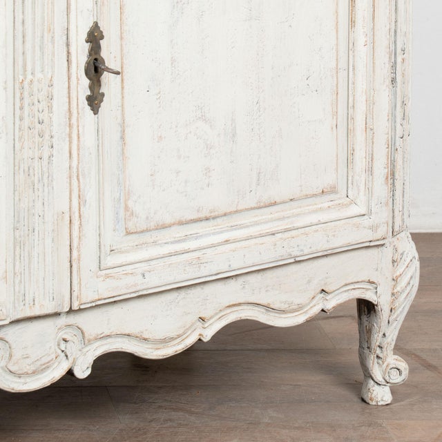 19th Century French Gray Painted Pine Vitrine Display Cabinet For Sale - Image 13 of 14