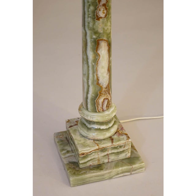 XL Pair Neo Classic Hollywood Regency Modern Green & Rust Onyx Marble Tuscan Style Column Table Lamps 1960's Italy For Sale - Image 10 of 14