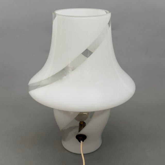 Modern White Swirl Murano Glass Mushroom Table Lamp from De Majo, 1970s For Sale - Image 3 of 12