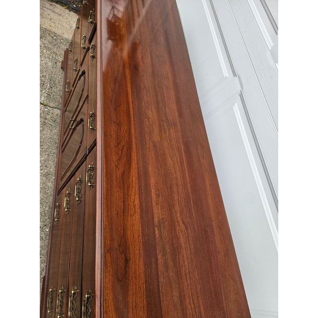 1990s Ethan Allen Georgian Court Dresser Chest of Drawers Cherry Chippendale Sideboard For Sale - Image 14 of 17