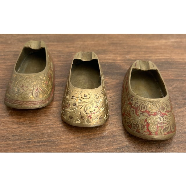 1960s Set of Three Vintage Brass Shoe-Shaped Pocket Ashtrays Made in G. L. India For Sale - Image 5 of 18