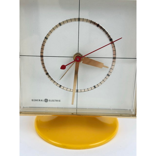 Mid-Century Modern Mid 20th Century General Electric Tulip Base Yellow Electric Desk Clock MCM For Sale - Image 3 of 12