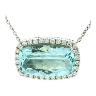 18k White Gold 20 Carat Aquamarine and 2 Carat Diamond Necklace For Sale