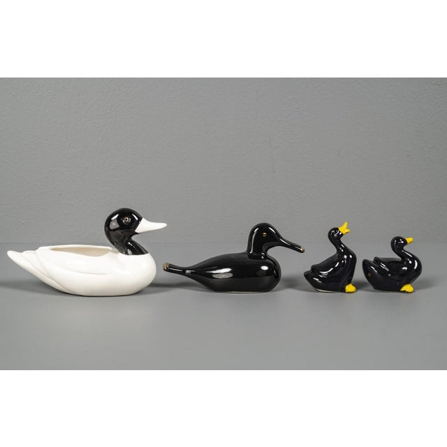 4 porcelain ducks black & white from the 70s. The 4 ducks of different sizes, the big white duck is a vase 4 ducks large...