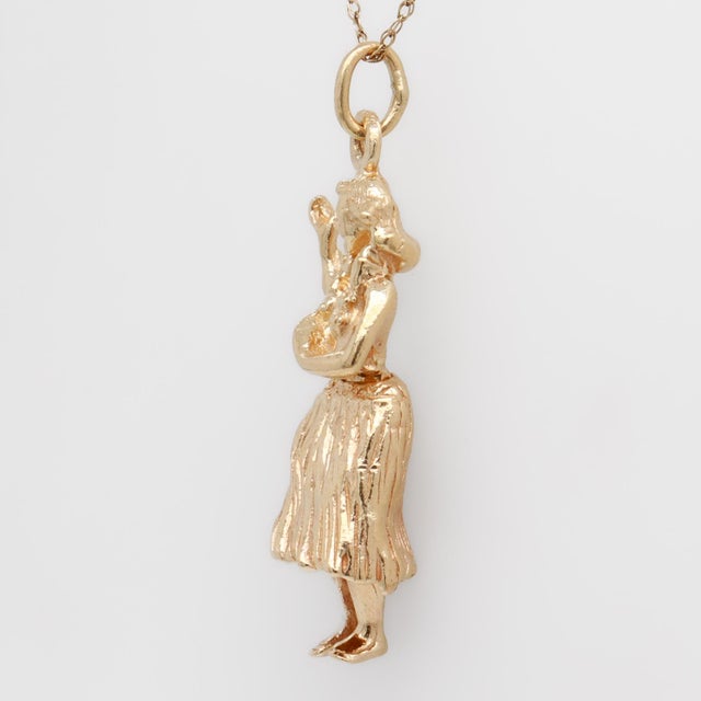 Vintage 14k Gold Figural Kinetic Hula Dancer Charm for a Bracelet For Sale In Philadelphia - Image 6 of 12