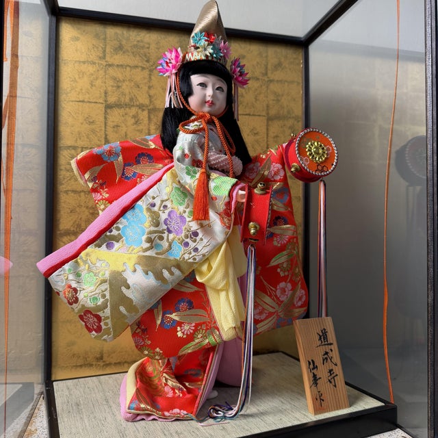 Beige Japanese Dōjōji Hina-Ningyō in Glass Display, 1970s For Sale - Image 8 of 10