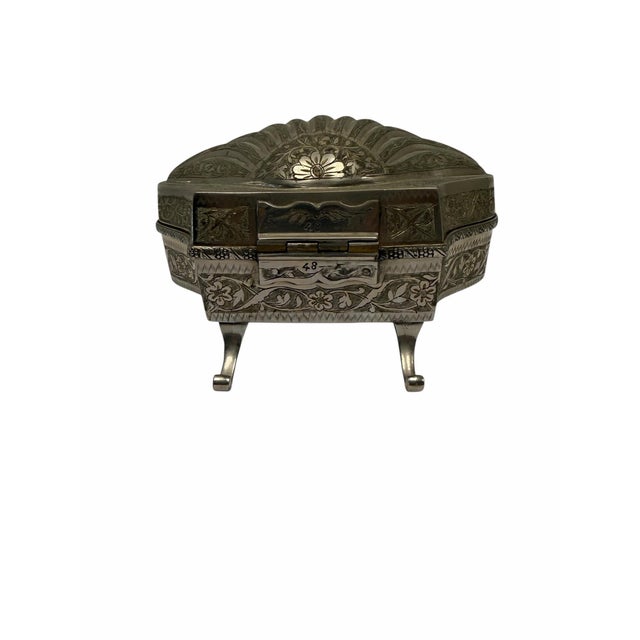 Metal 1950s Hand-Tooled Fred Zimbalist Nickel Silver Musical Shell Jewelry Box For Sale - Image 7 of 7