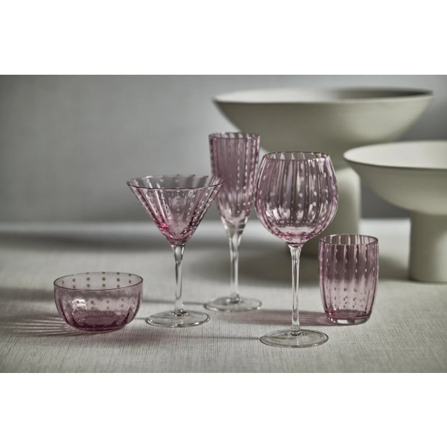 Spice up your dinner parties with glasses that shine. This set of 4 champagne flutes features colored glass with white...