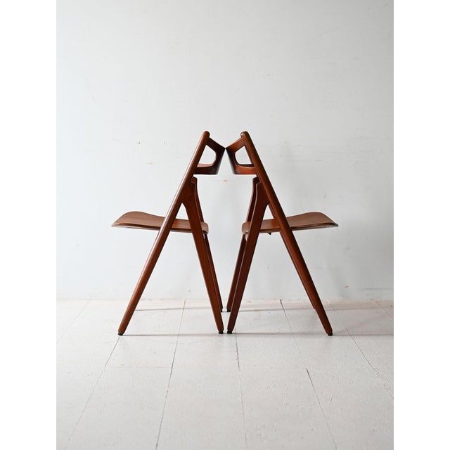 Danish design from the 1950s by Wegner, featuring a solid teak frame and harmonious lines. Manufactured by Carl Hansen &...