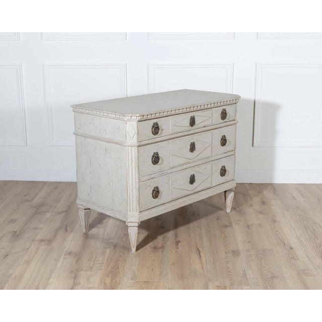 Mid 20th Century Pair of Swedish Gustavian-Style Painted Chests of Drawers, Early 20th Century For Sale - Image 5 of 9