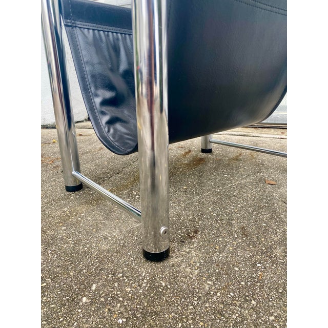 1970s Chrome and Black Vinyl Rack Magazine. For Sale In Miami - Image 6 of 12