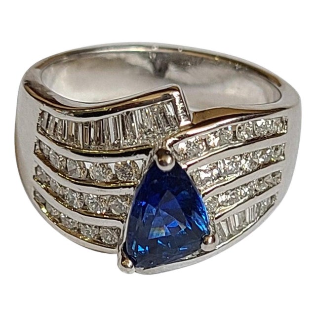 Set in Platinum 900, 1.59 Carats Blue Sapphire & Diamonds Engagement Ring, Size 6 For Sale