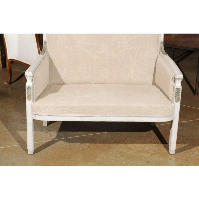 Traditional French Empire Style 19th Century Painted Wood Marquise with Carved Palmettes For Sale - Image 3 of 12