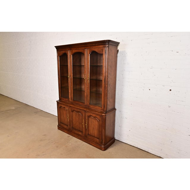 French Provincial 1980sKindel Furniture French Louis Philippe Lighted Breakfront Bookcase Cabinet For Sale - Image 3 of 11