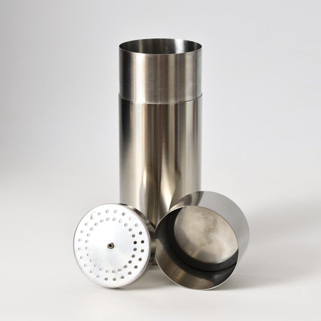 Arne Jacobsen Cylinda Cocktail Shaker by Arne Jacobsen for Stelton, 1980s For Sale - Image 4 of 7