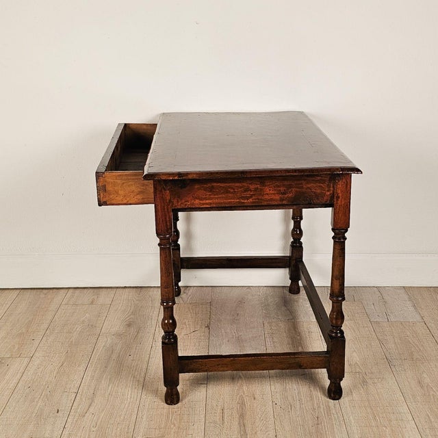 Early 18th Century One-Drawer Walnut Tavern Table, English or American, Circa 1720 For Sale - Image 5 of 8