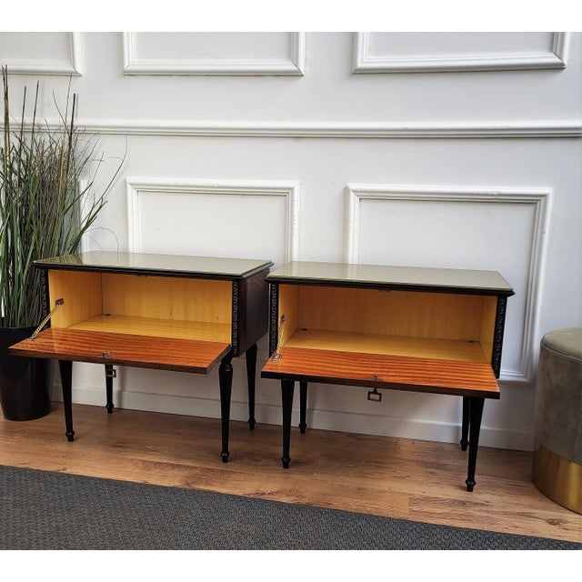 Italian Art Deco Style Walnut Bedside Tables with Glass Tops, 1950s, Set of 2 For Sale - Image 4 of 9