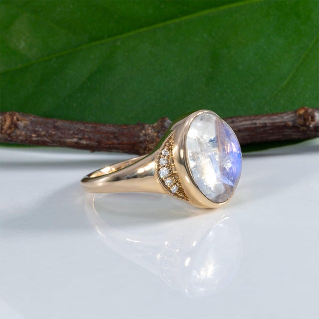 Metal 5.8Ct Rainbow Moonstone Cabochon Ring With Earth-Mined Diamonds: Solid 14k Gold, Size 6.75 For Sale - Image 7 of 9